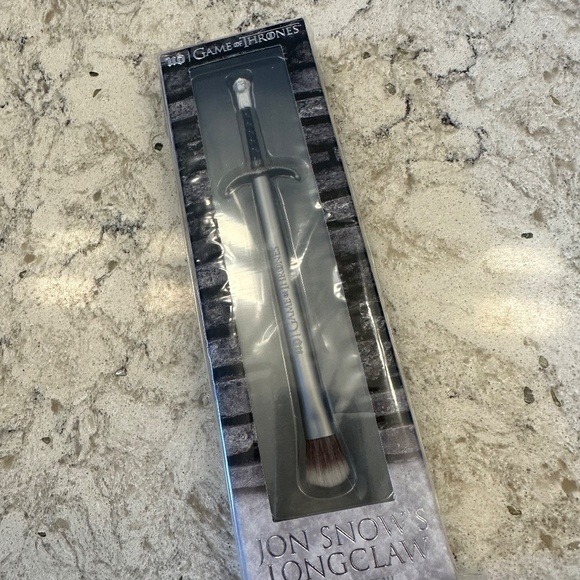 Urban Decay Games of Thrones Jon Snow Longclaw Eyeshadow Brush - Picture 7 of 7